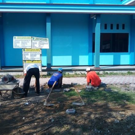 Pembangunan Paving Halaman Gedung Olah Raga 0 - 50 %