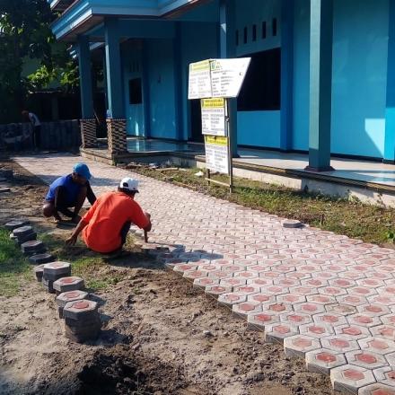 Pembangunan Paving Halaman Gedung Olah Raga 0 - 50 %