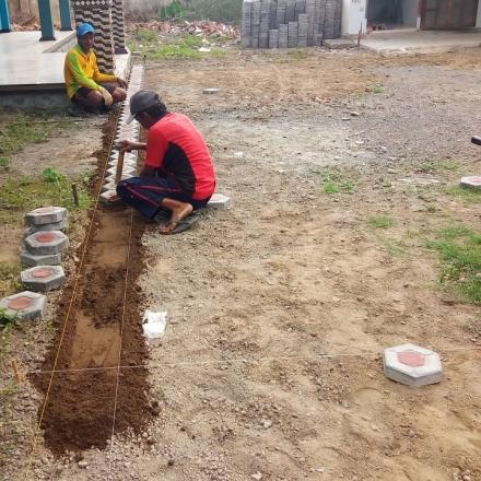 Pembangunan Paving Halaman Gedung Olah Raga 0 - 50 %