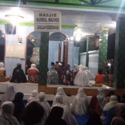 Tarwih Keliling Masjid Nurrul Wachid