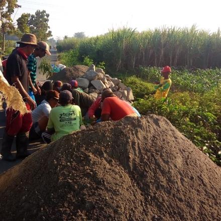 Pembangunan TPT Jalan Plywood