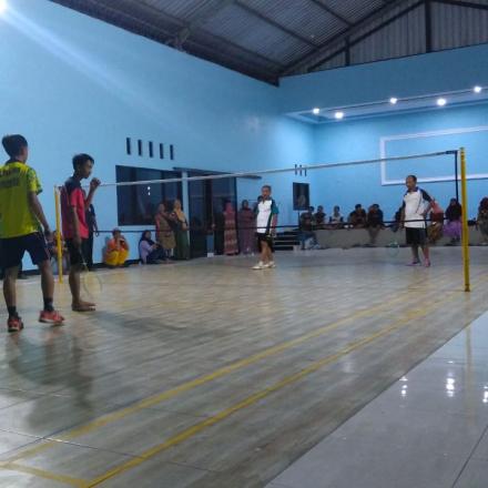 Lomba Badminton Antar RW