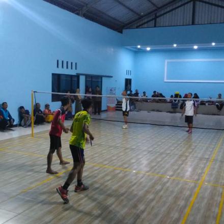 Lomba Badminton Antar RW