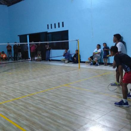 Lomba Badminton Antar RW