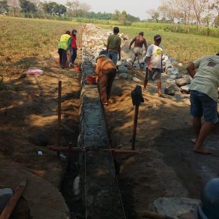 Pembangunan TPT Jalan Dusun Mojosongo