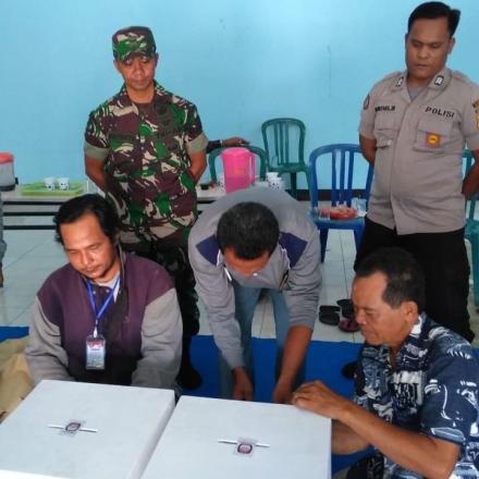 Pelipatan Surat Suara Pilkades Desa Balongbesuk